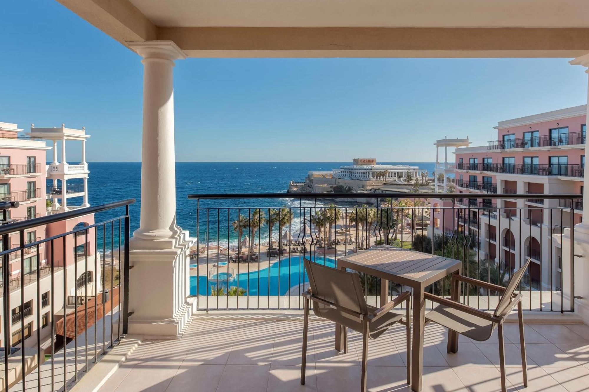 马耳他威斯汀德拉戈纳拉度假村 Saint Julian's 外观 照片 Balcony at the Iberostar Grand Hotel del Mar