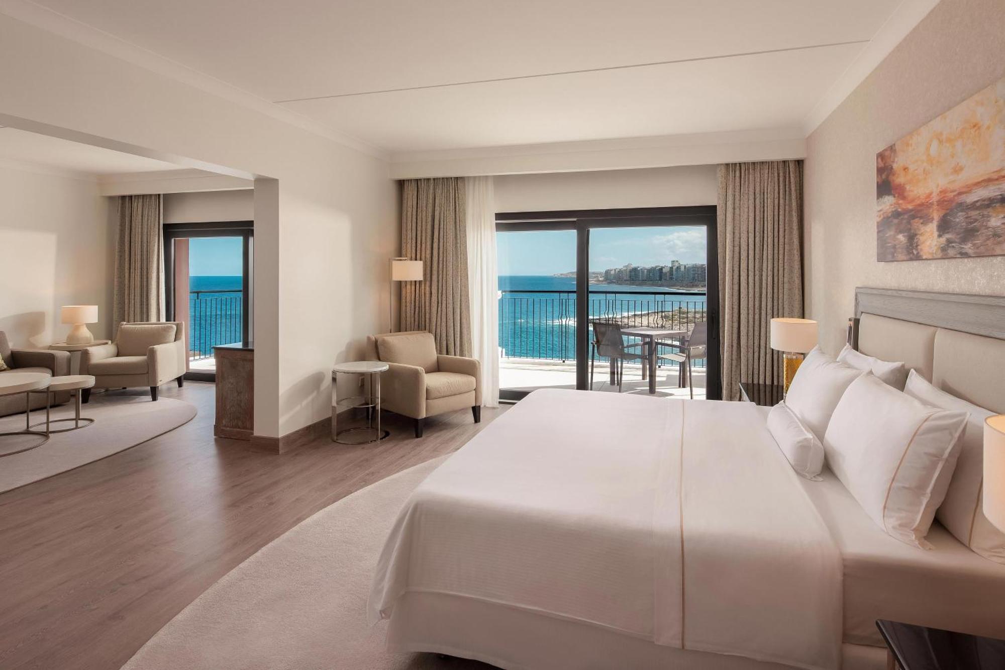 马耳他威斯汀德拉戈纳拉度假村 Saint Julian's 外观 照片 A room at the hotel